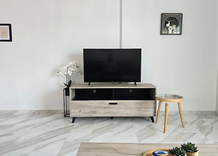 Beta-Comfortable Apartment 100M From The Beach By Optimum Link