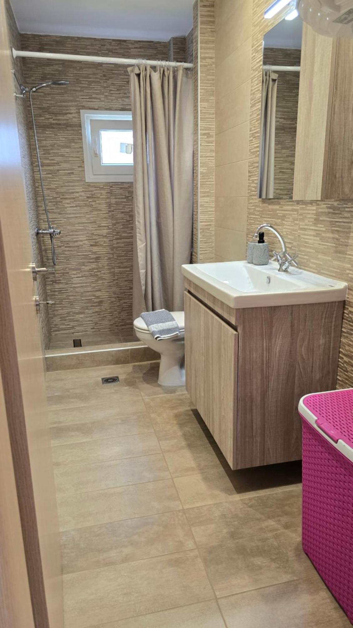 Beta-comfortable 100m From The By Optimum Link Apartment *